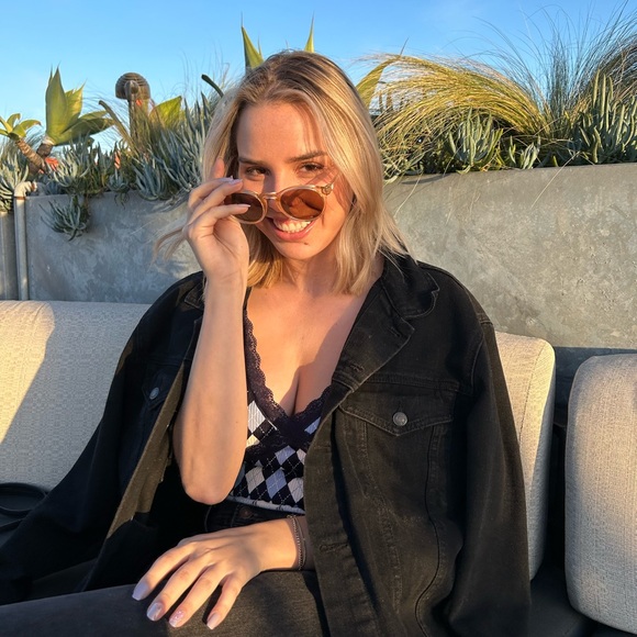 Meet your Posher, Jess - Picture 3 of 3